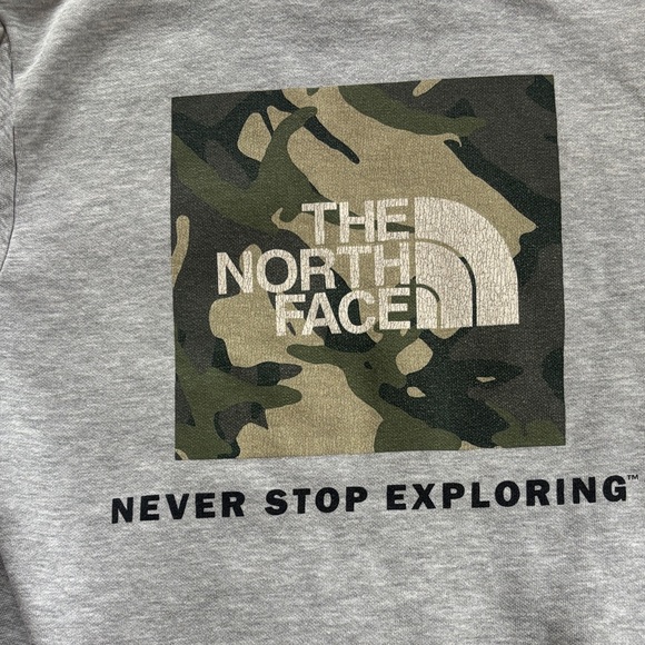 The North Face Other - The North Face Boy’s 10-12yo Gray Hoodie w “Never Stop Exploring” Camo Graphic